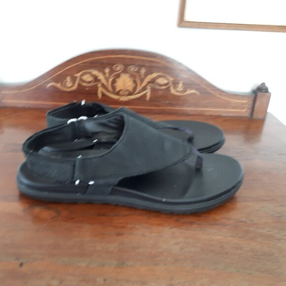 Black leather Thongs in size 7 by Merrell - Picture 2 of 6